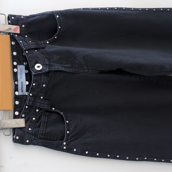 BERSHKA | Women's Black Wash Studded Low-Rise Baggy Jeans - Picture 3 of 6